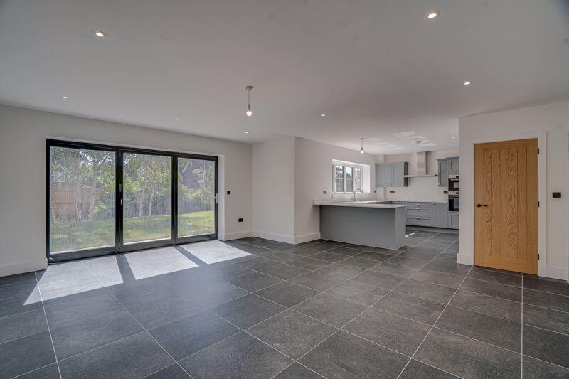 Kitchen/Dining Family room