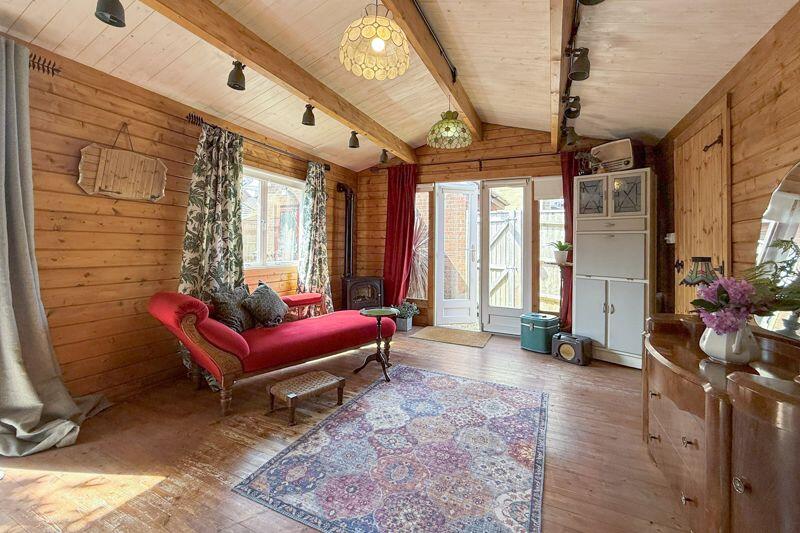 Garden Outbuilding with Shower &amp; ...