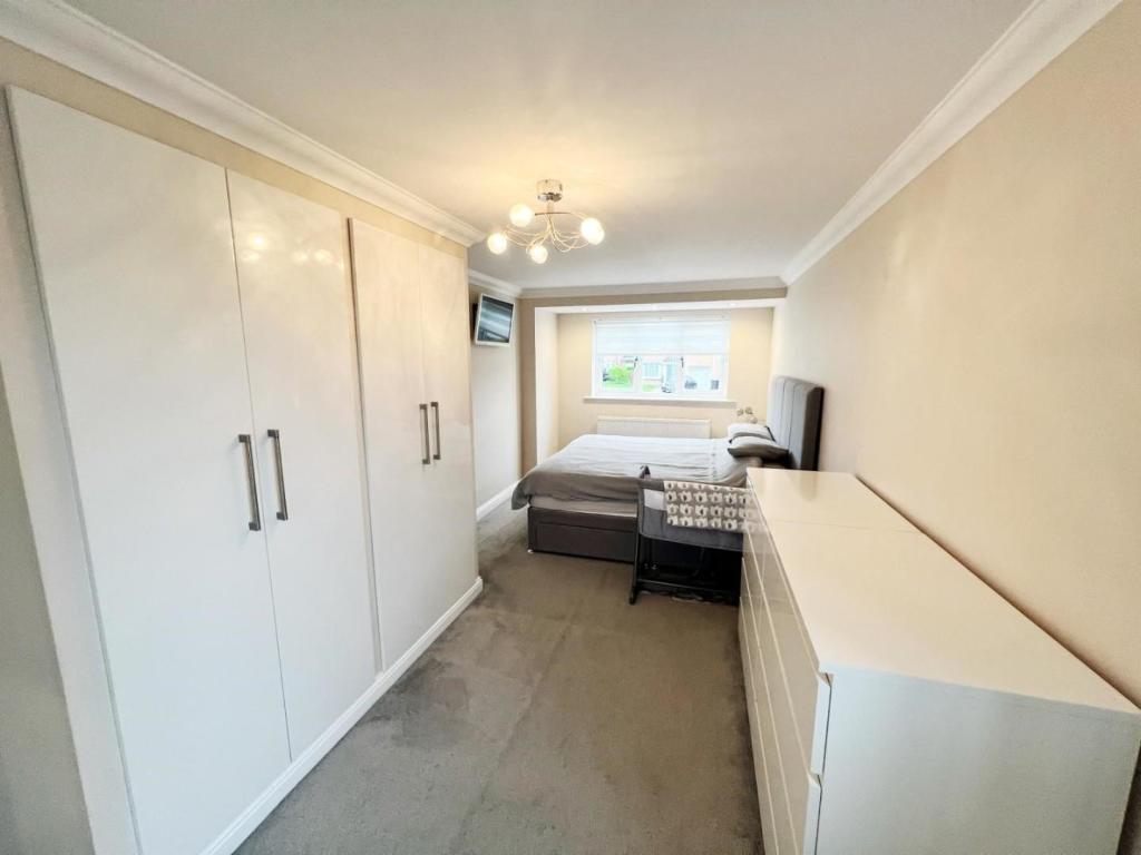 Bedroom 1..jpg