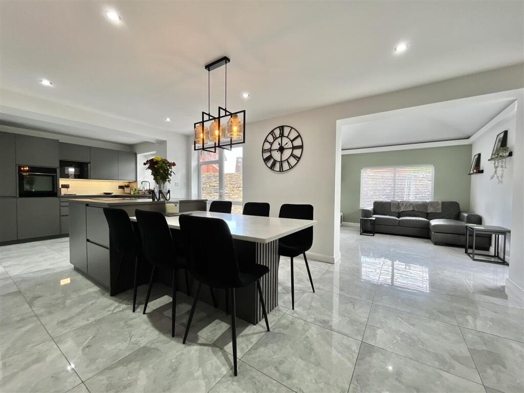 Open Plan Kitchen/ Diner