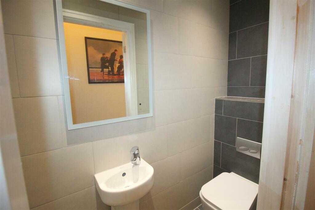 St Leonards Road West, Wetroom.JPG