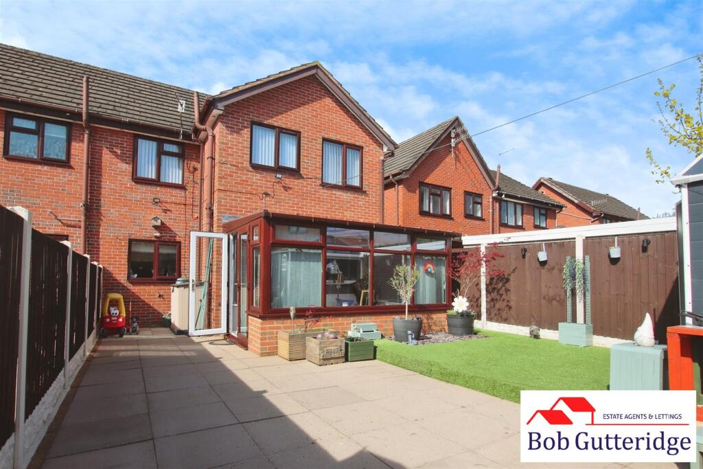 ENCLOSED REAR GARDEN