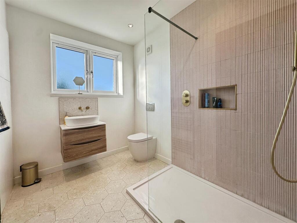 cf2ddfc0--4D37-B9B3-C19B969F4D59-69919-00002D002F7