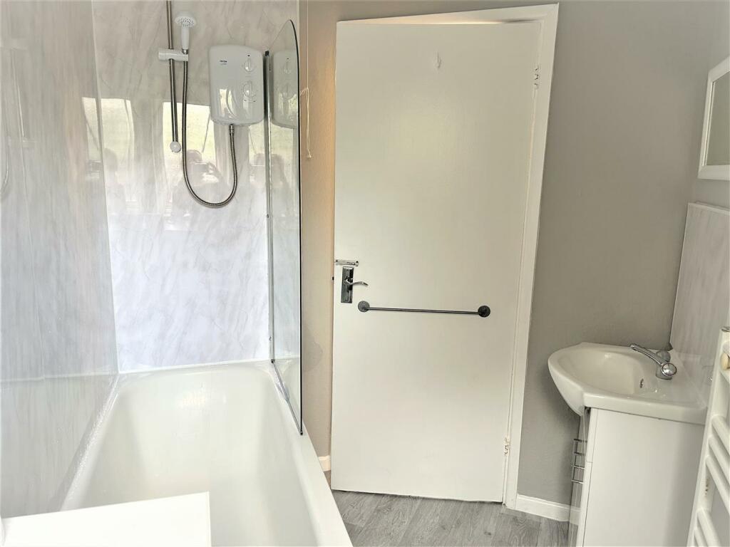 bathroom 2.jpg