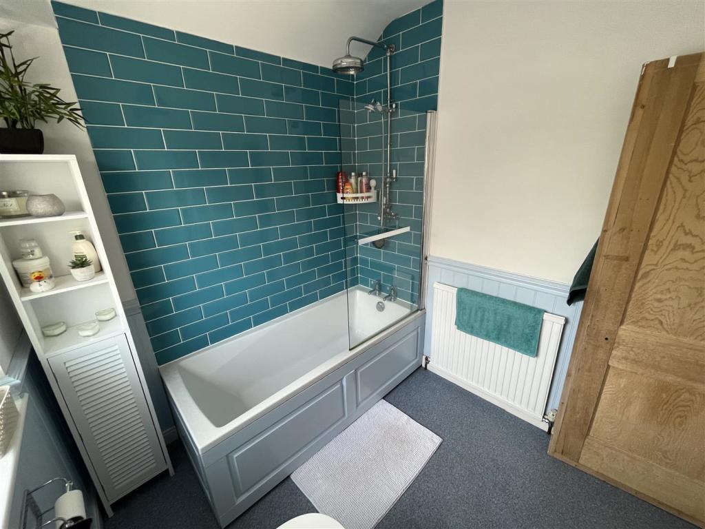 Bathroom Aspect 2.jpg