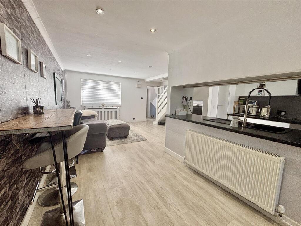 Lounge / Dining Room