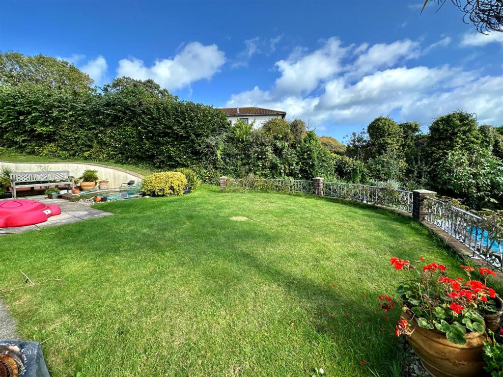 Lawn Towards Seating Area.JPG