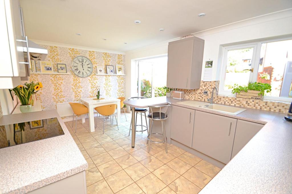 Kitchen/Breakfast Ro