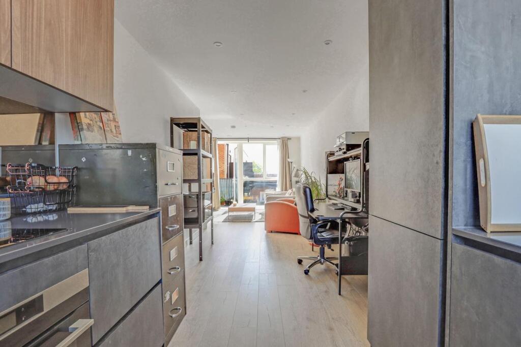 10-2618JHPropWorld - 14 Percy Mansions - 8-medium.