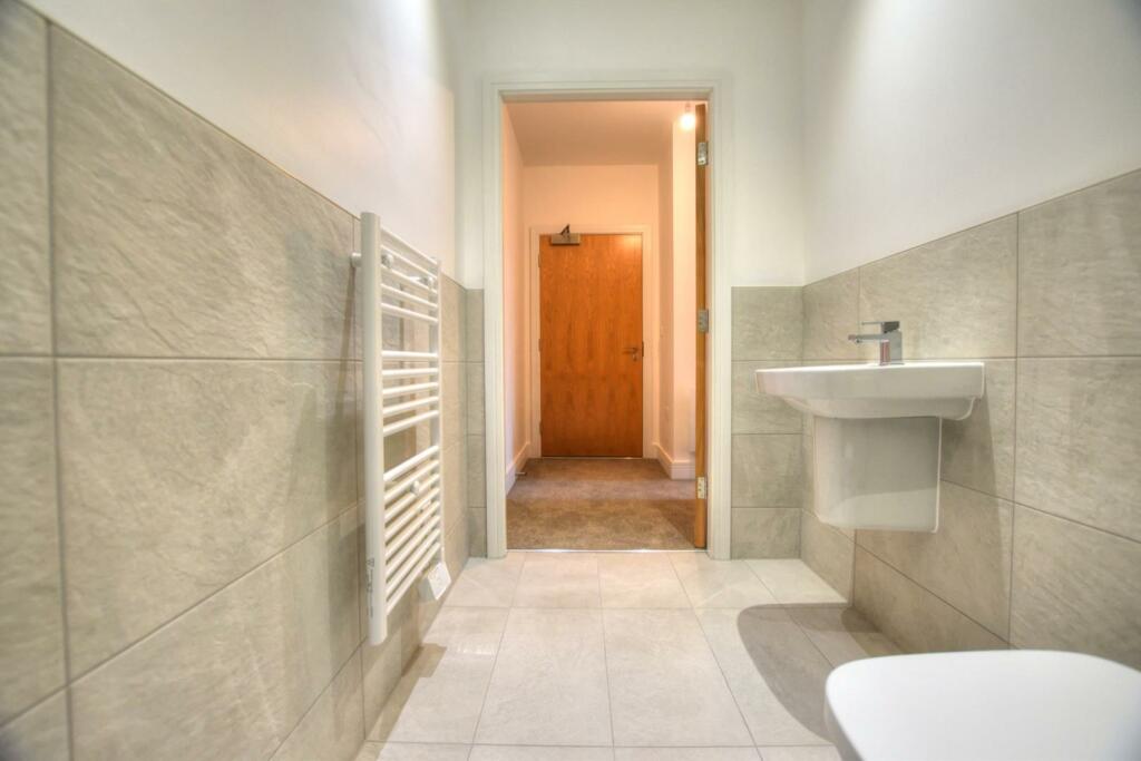 bathroom 2.jpg