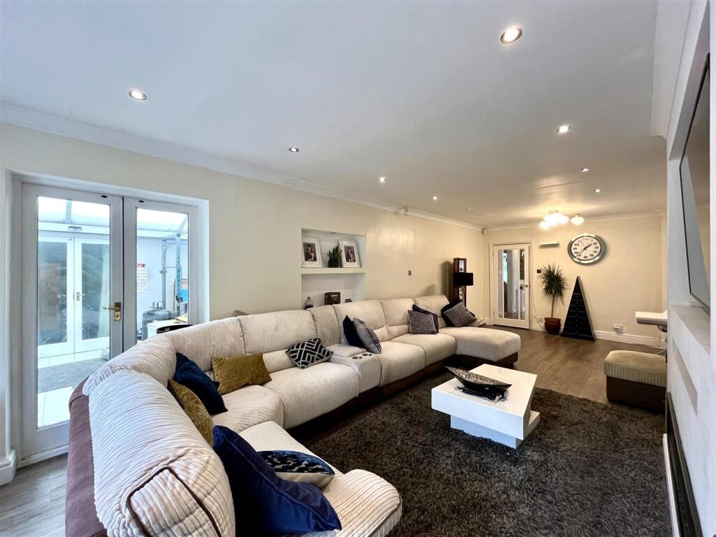 Living Area Aspect 2