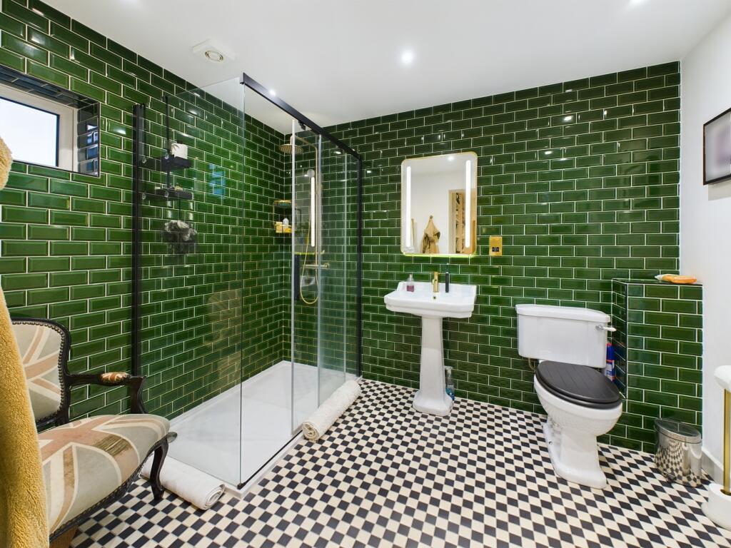 CAM04024G0-PR0013-STILL024