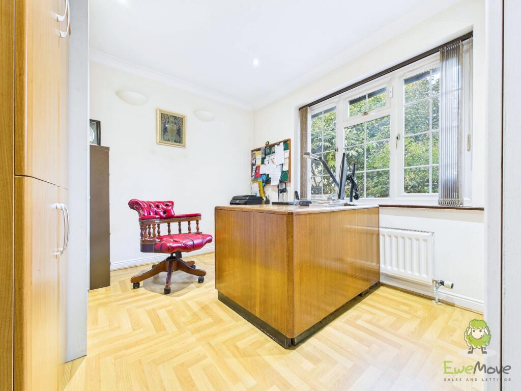 CAM01543G0-PR0169-STILL052