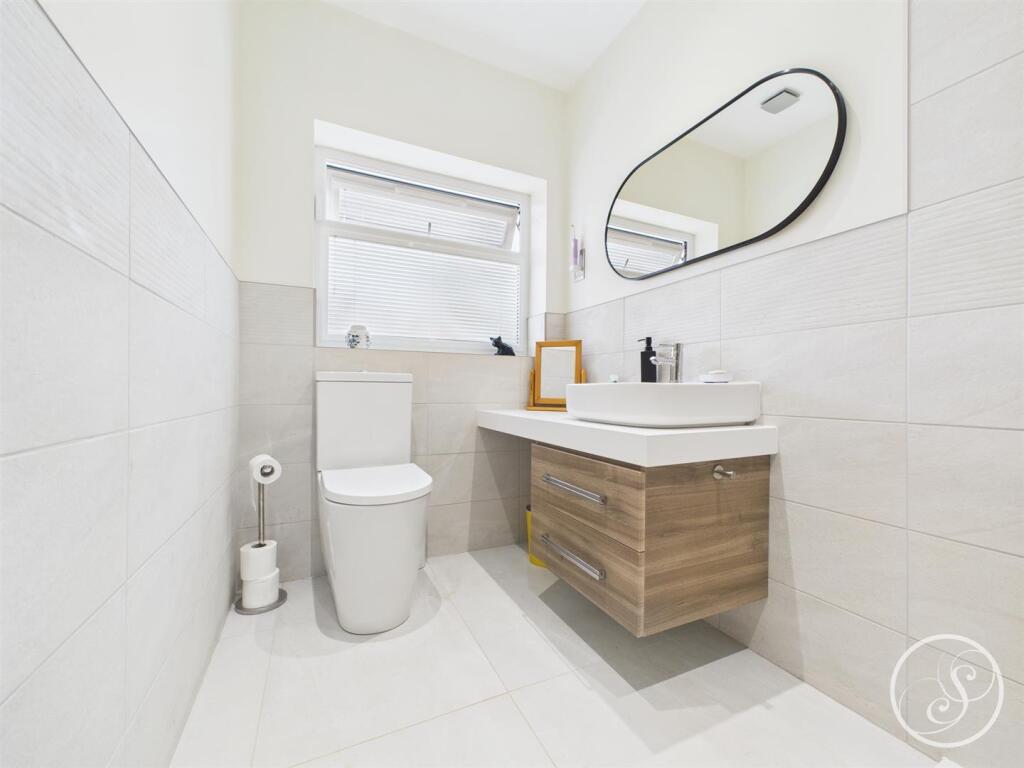 EN SUITE