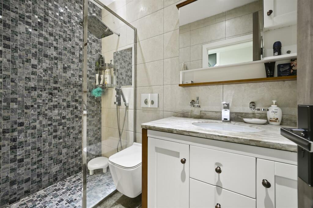 260 East Lane - PM8ER9yDptIVWaqcT5yP.jpg