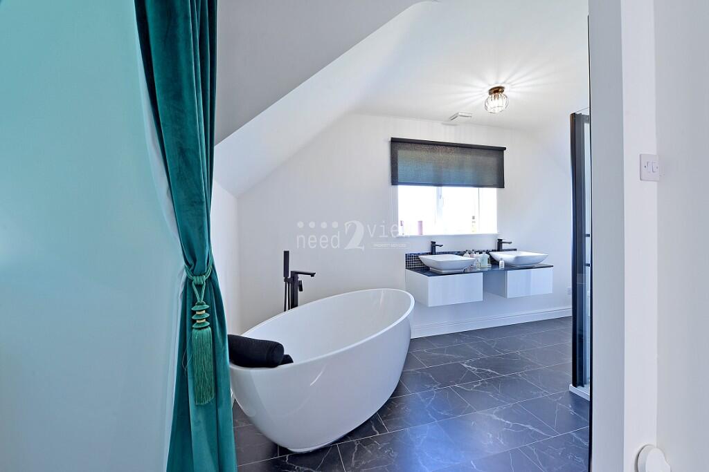 ENSUITE 1 