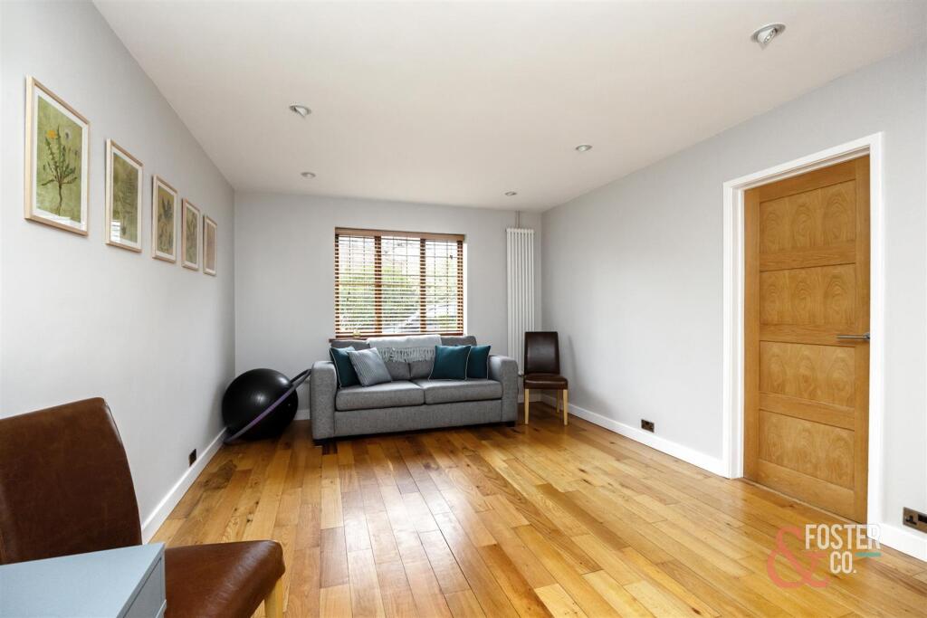 Tredcroft Road, 4-008.jpg