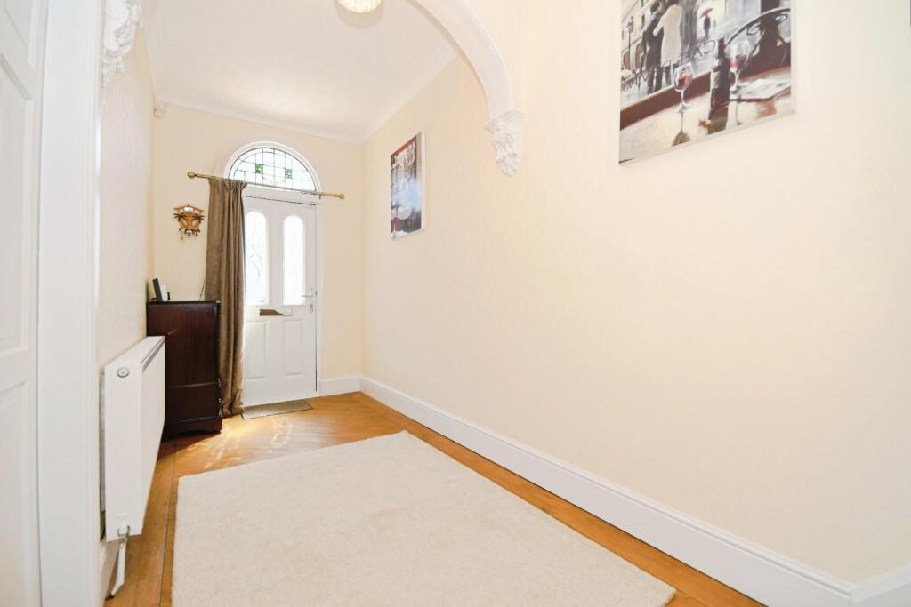 ENTRANCE HALL 01.jpg