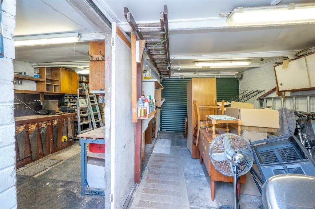 Workshop / Garage