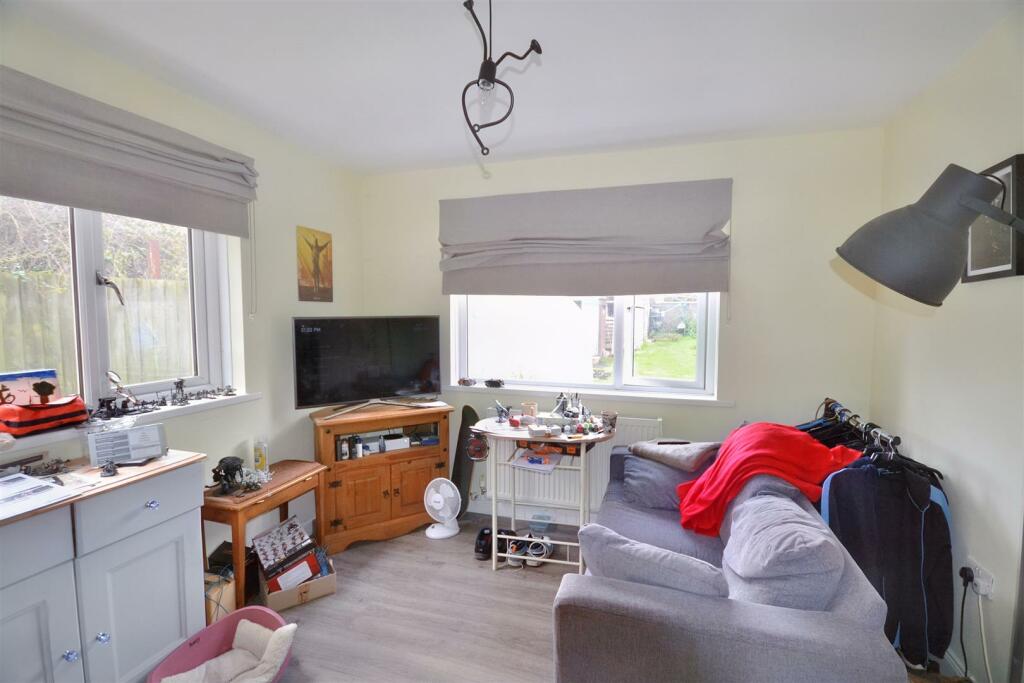 Bedroom 4.jpg