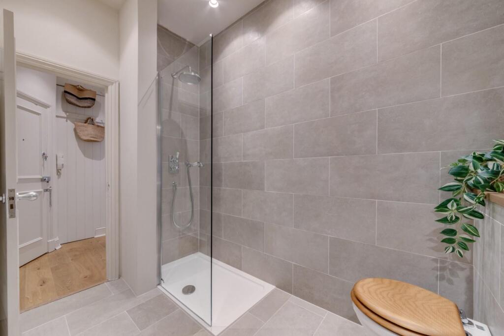 BATHROOM 2.jpg