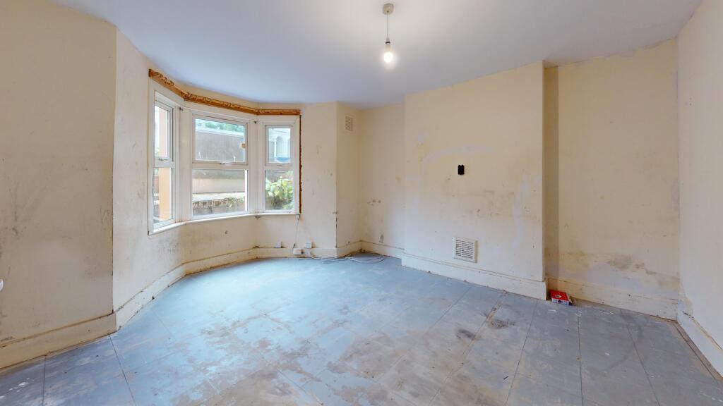 Flat A, 25 Graces Road, Camberwell, London, SE5 8PF