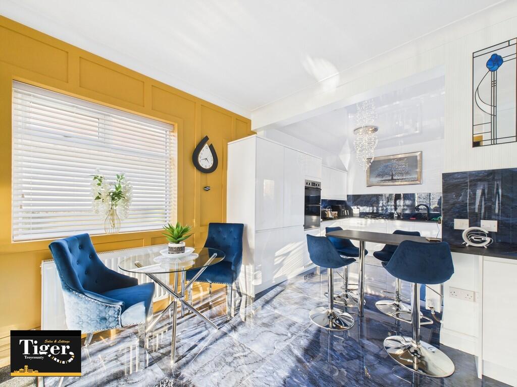 CAM02176G0-PR0514...