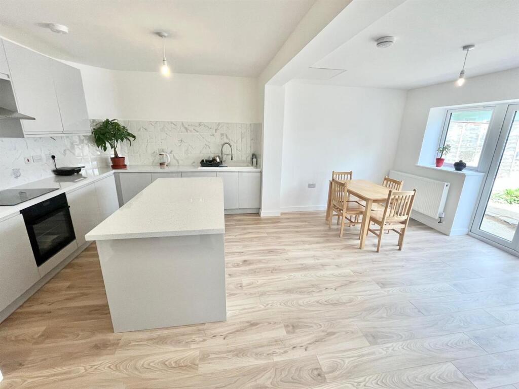 Open kitchen .jpg