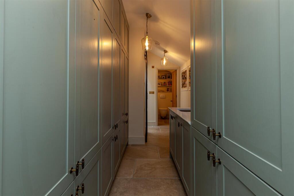 Utility Room 2.jpg