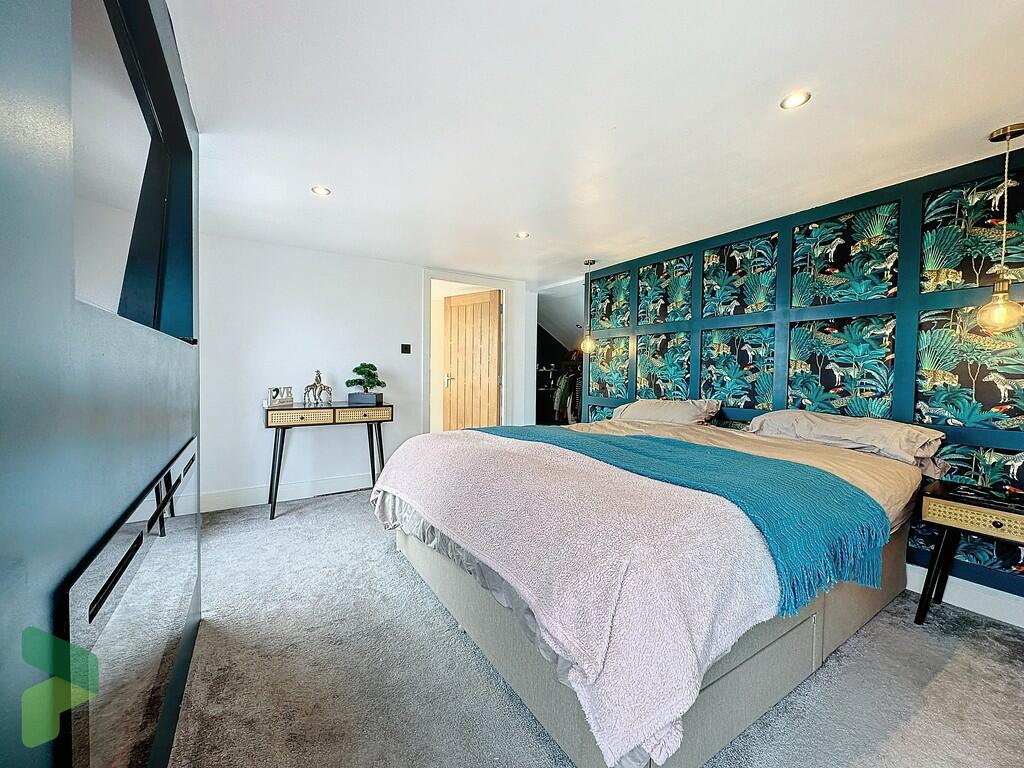 main bedroom 2nd ...