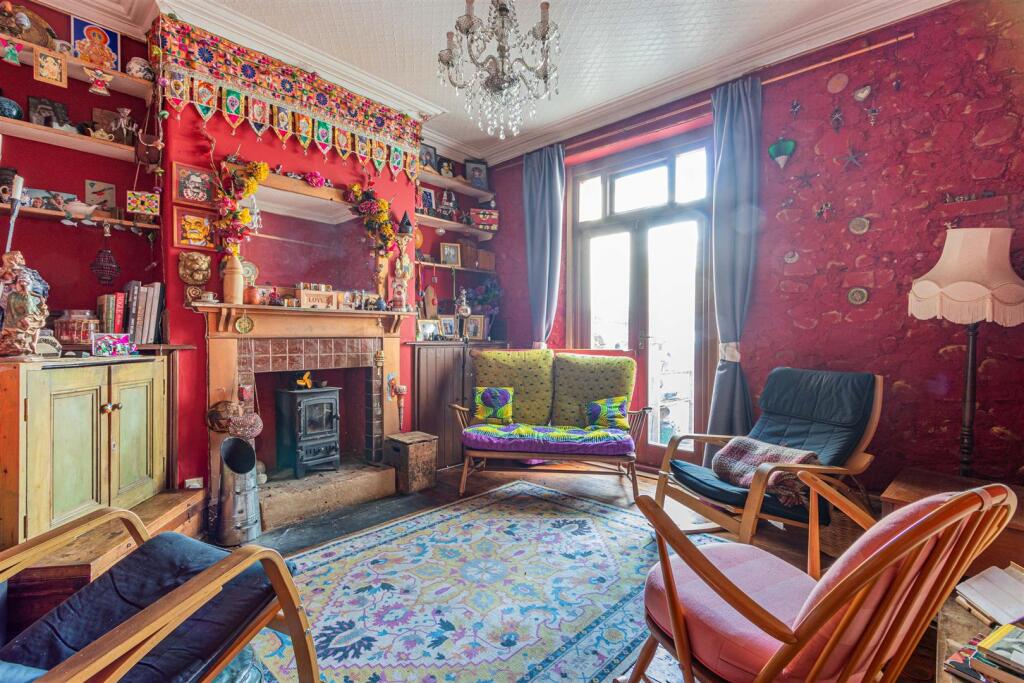 Romilly Crescent 31-12.jpg