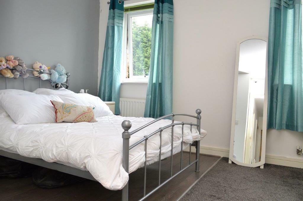 Bed 2.jpg