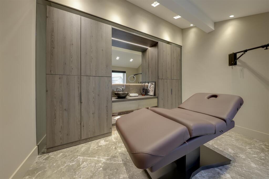 Reception - Treatment Room