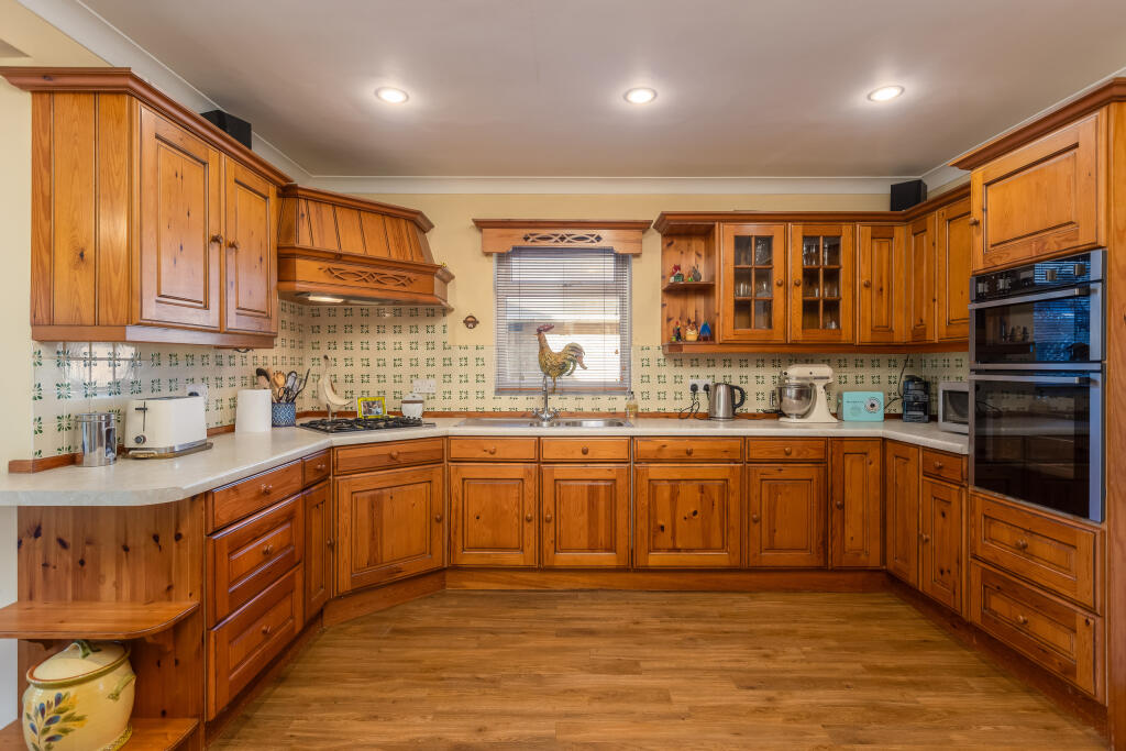 Castle Howard Drive 7 Kitchen Breakfast Room-3