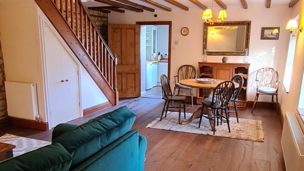 Wisteria sitting 2.jpg