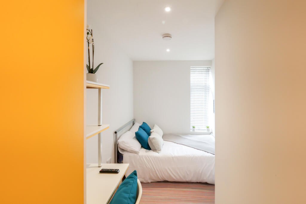 82 Ashford Street, bedroom 6