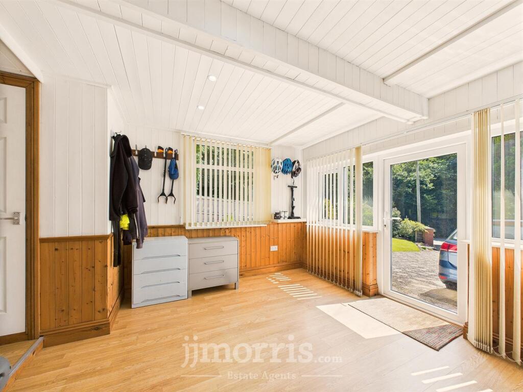 External Adjoining Studio/Hobby Room