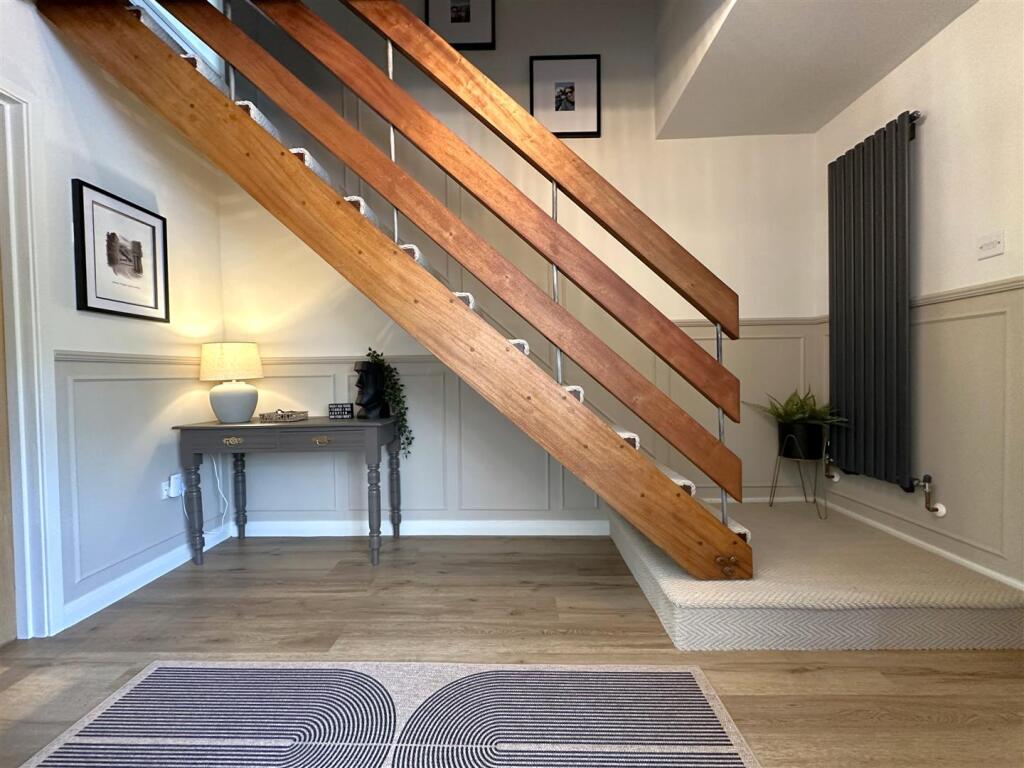 Inner Hallway 100