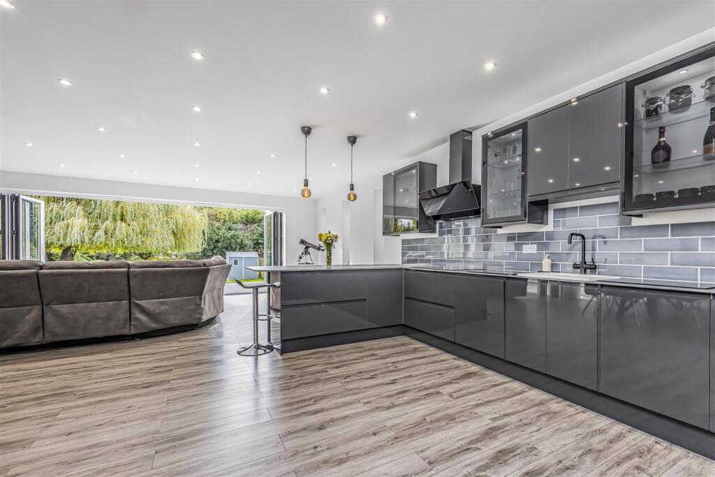 31 Lovedean Lane, Waterlooville-PorticoMarketing-S