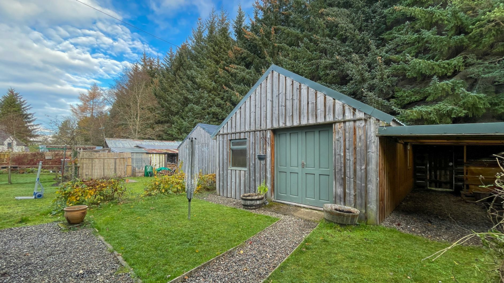 REAR GARDEN &amp; SHED