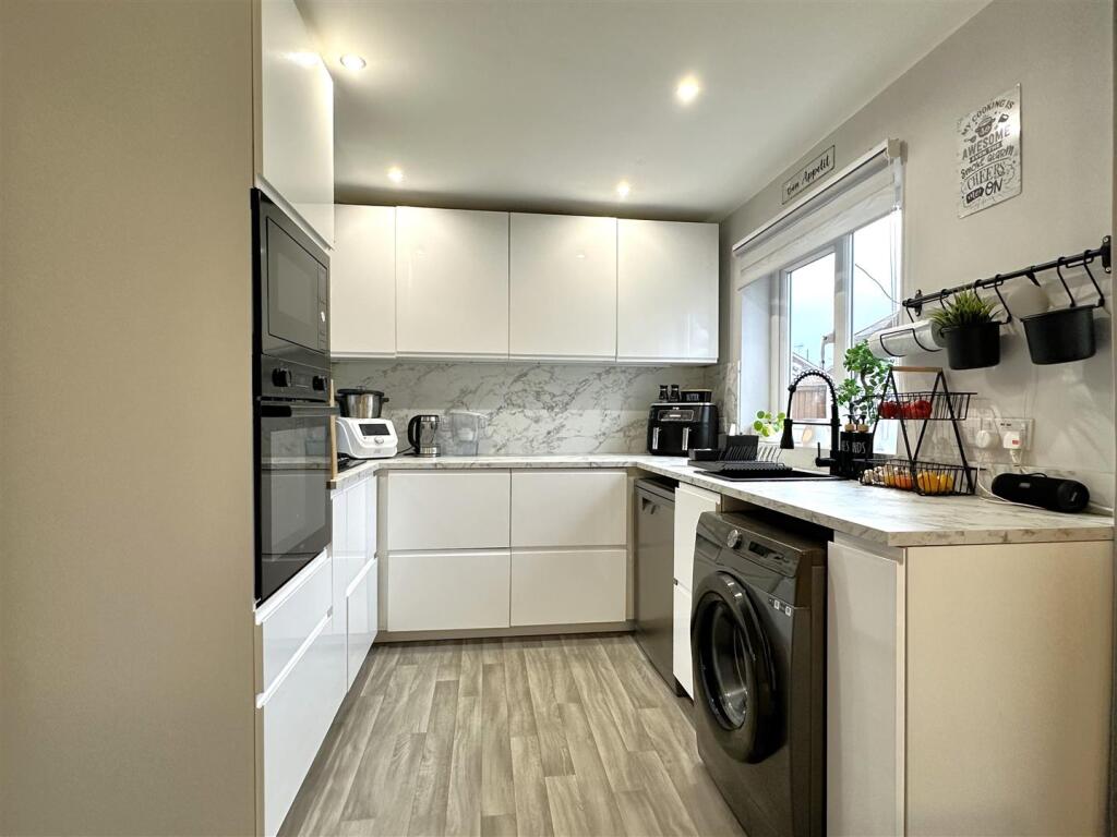 Contemporary Kitchen 866