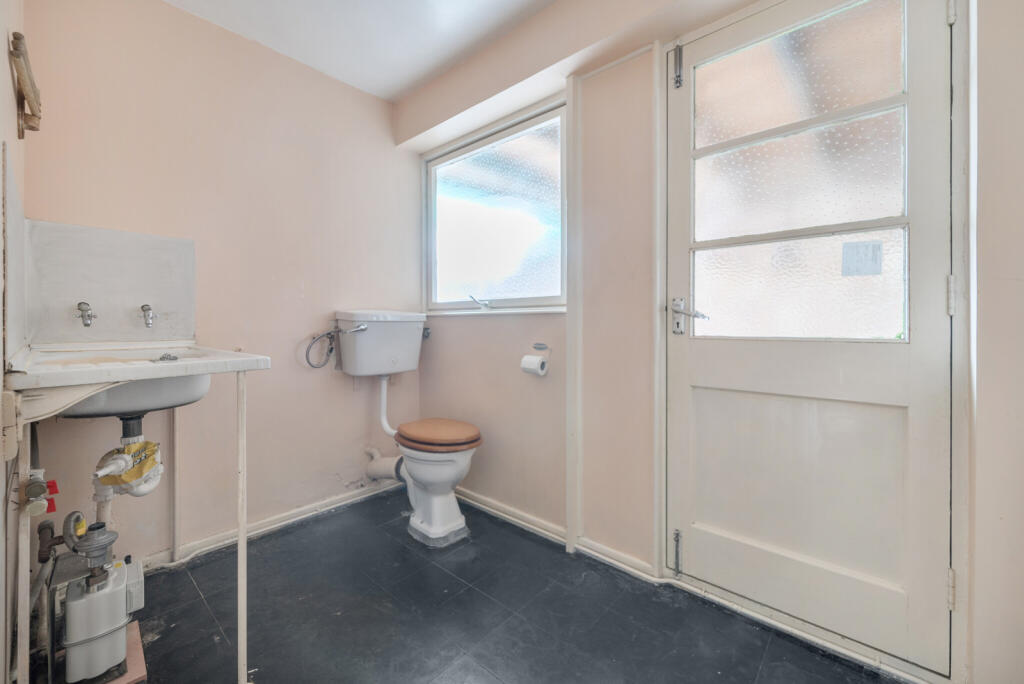 1347864-8-68bdeb0...