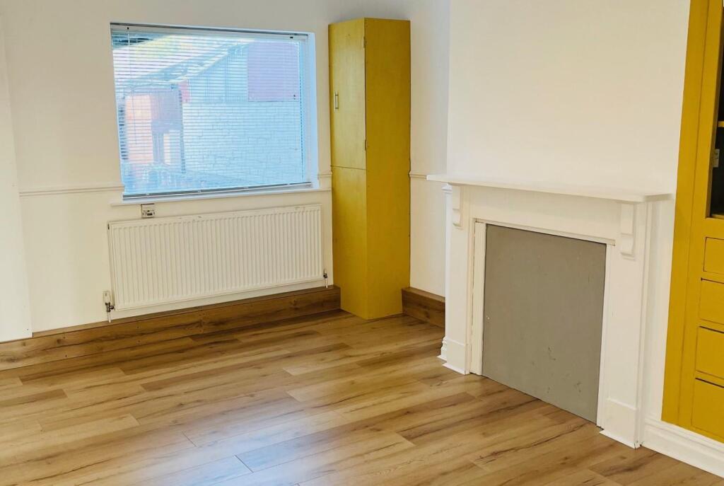 Flat 1 Living Room.jpeg