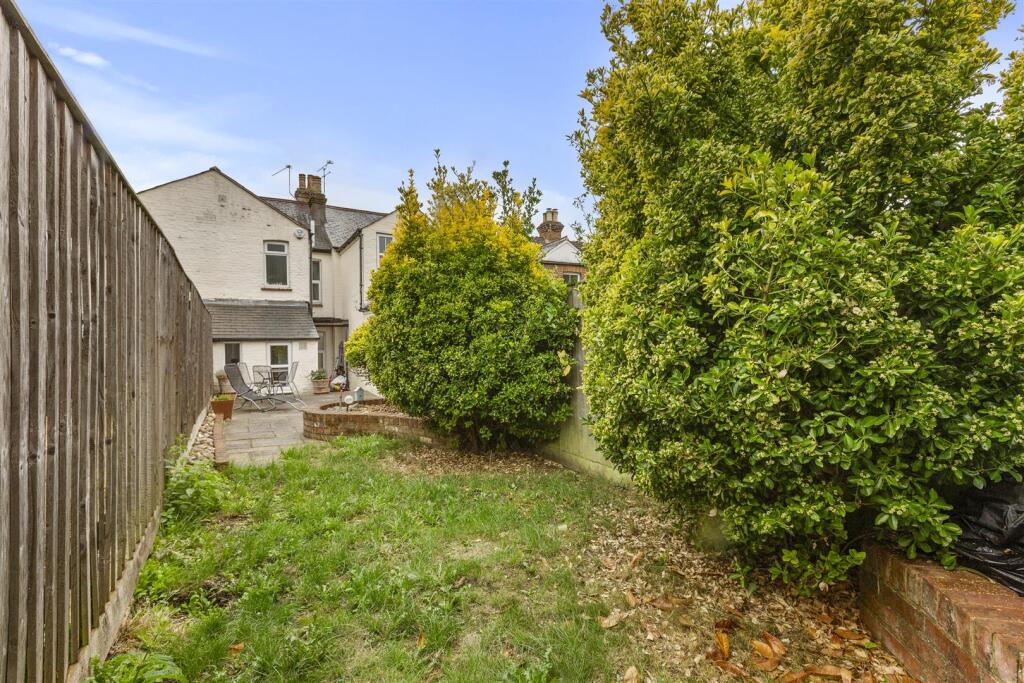 107 Amersham Road, HP13 5AD-10.jpg