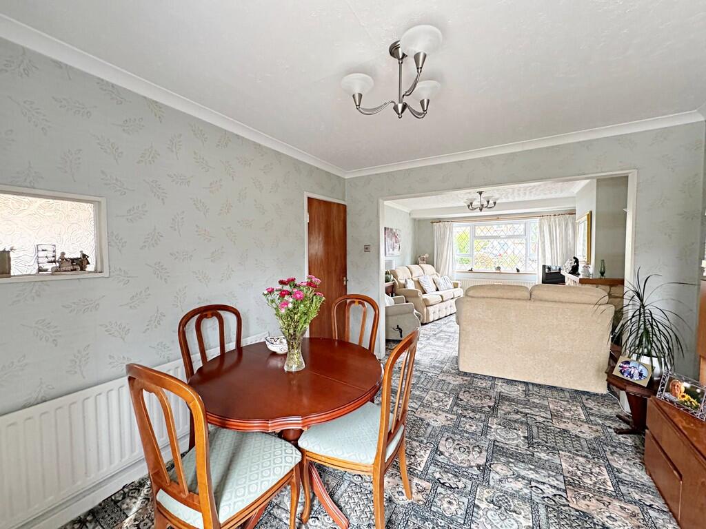 Dining Area to Lo...