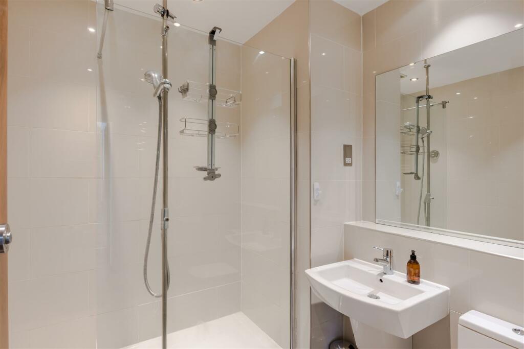 3 26 Morwell Street-12.jpg