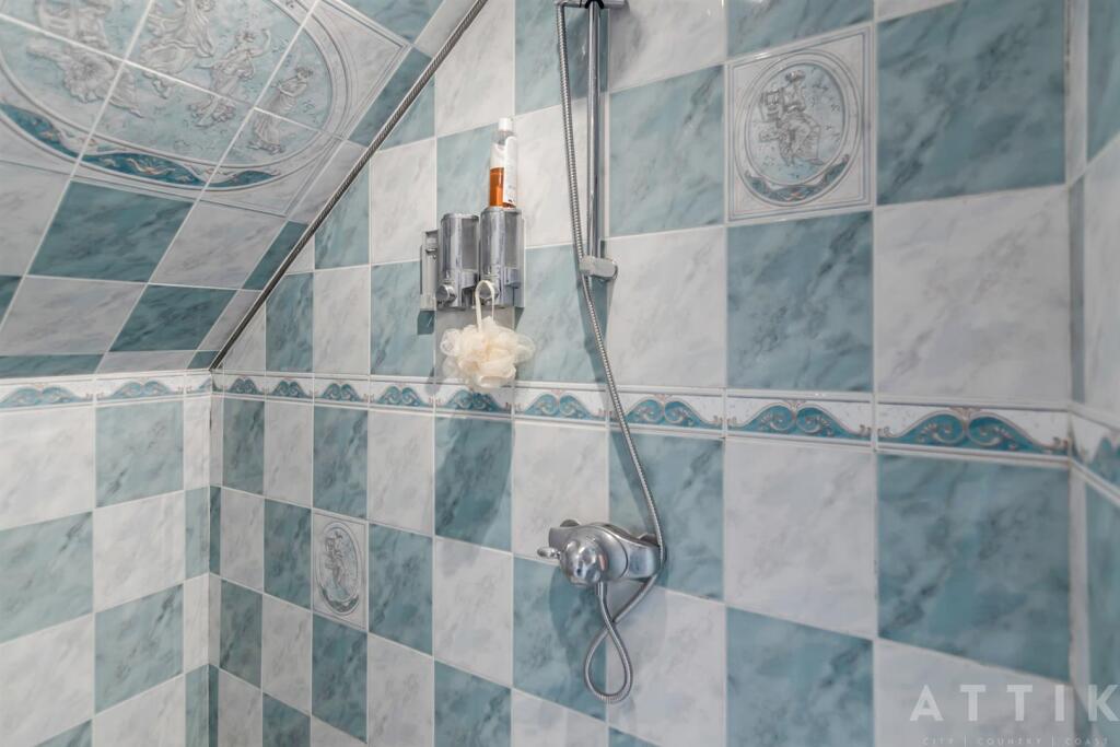 Attik 5, Stradbroke Road Gorleston, NR31 7AQ (32).