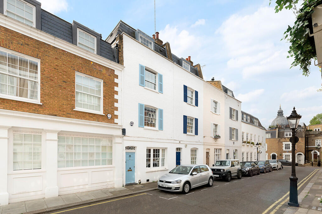 Fairholt Street, Knightsbridge SW7