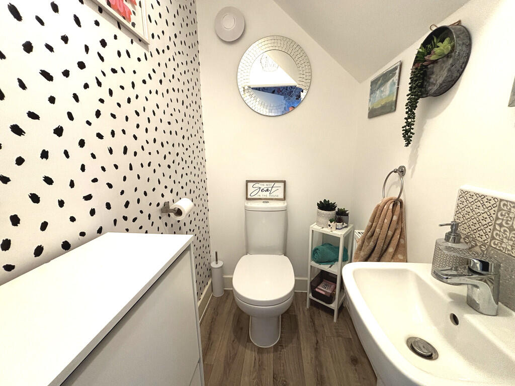 Cloakroom/WC