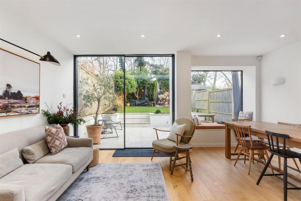 Hillcross Avenue